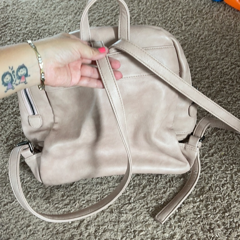 Backpack - Picture 3 of 7